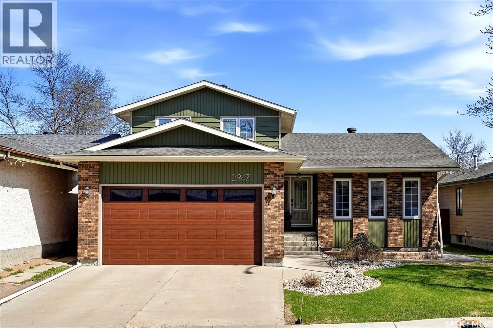 Property Photo: 2947 More Crescent E SK S4V 0T6