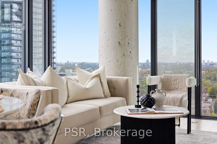 Property Photo:  161 Roehampton Avenue 2005  ON M4P 0C8 
