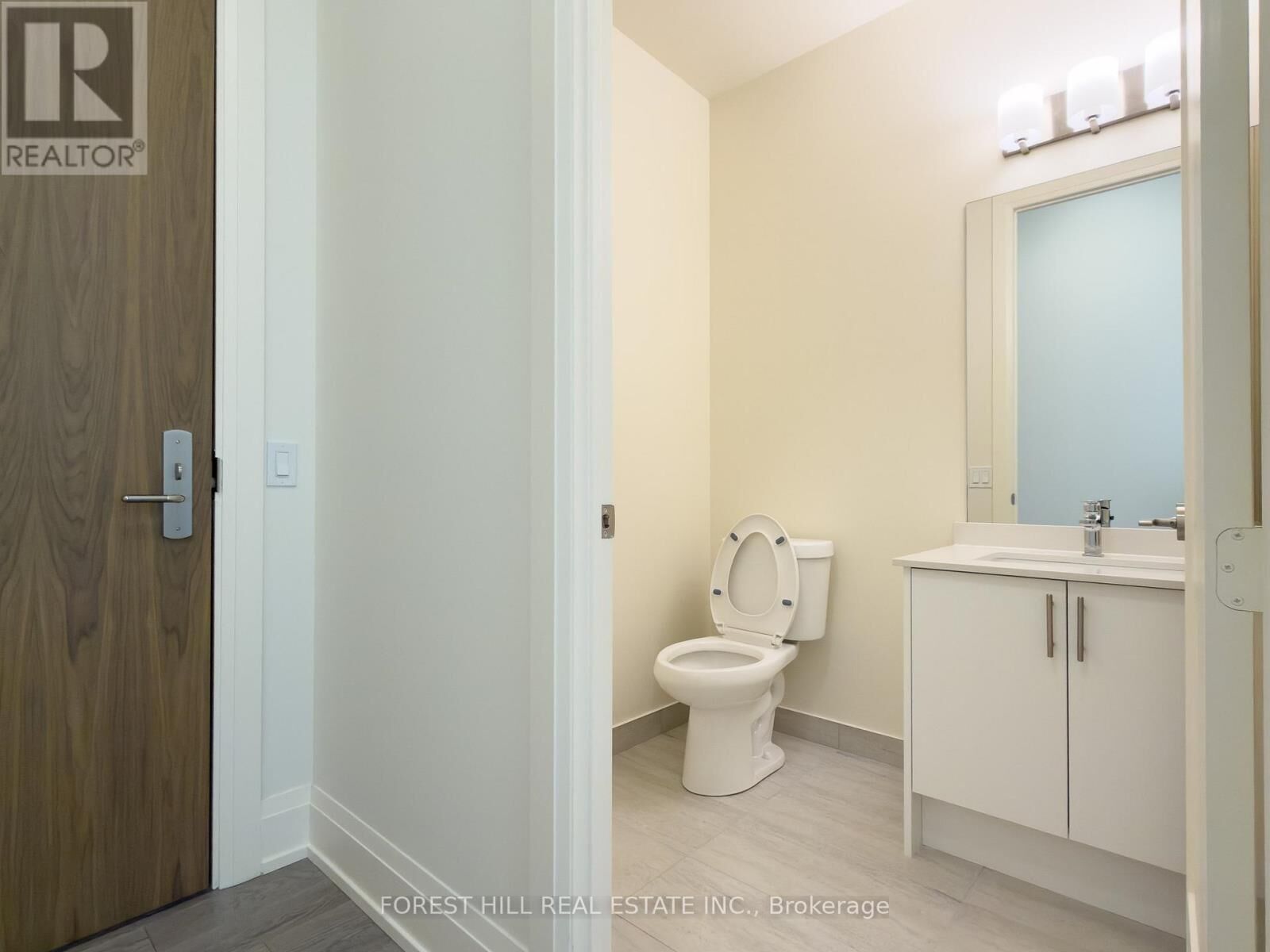 Property Photo:  27 Korda Gate Ph108  ON L4K 0P6 