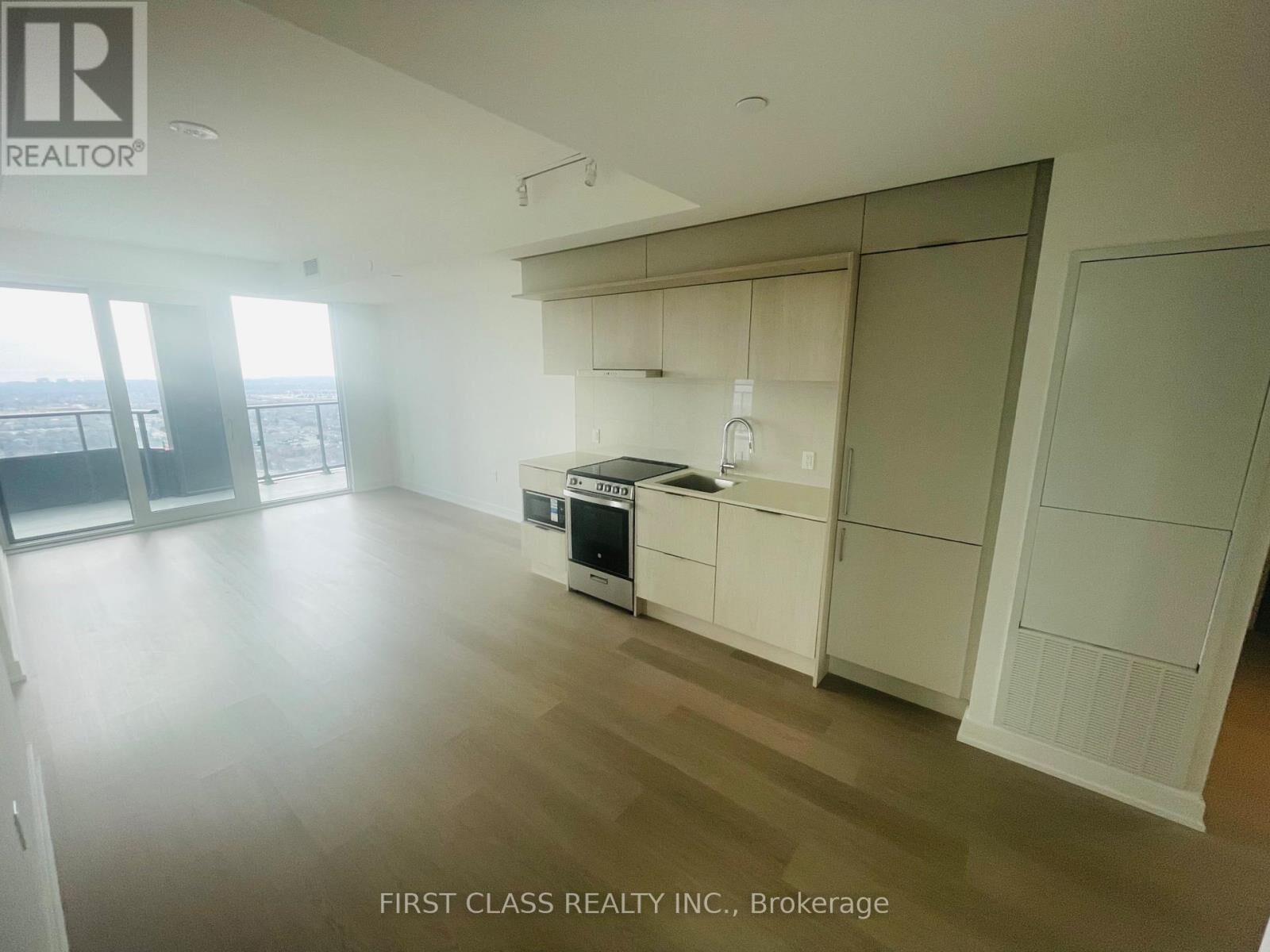 Property Photo:  448 Burnhamthorpe Road West 2608  ON L5B 0M3 
