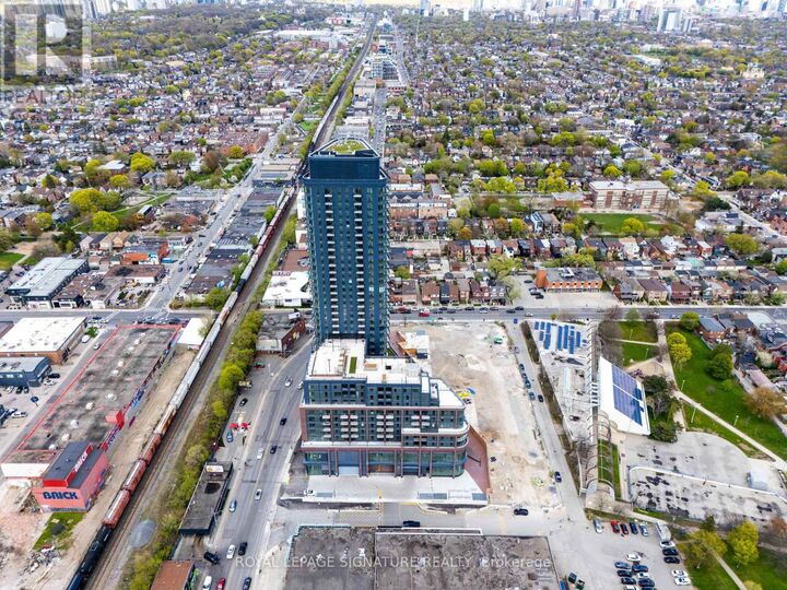 Property Photo:  1185 Dupont Street 1601  ON M6H 0G5 