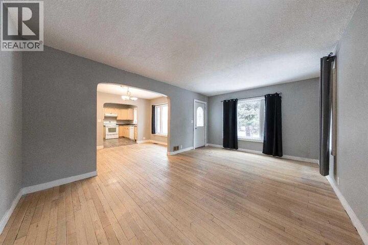 Property Photo:  5223 50 Street  AB T9V 0M4 