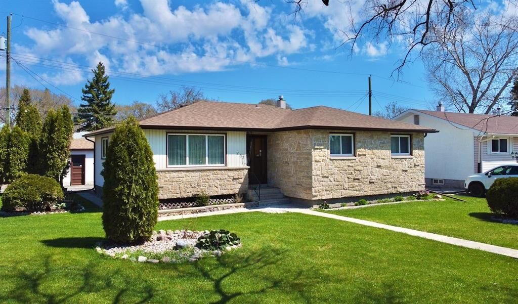 Property Photo: 168 Freemont Bay MB R2Y 1H3