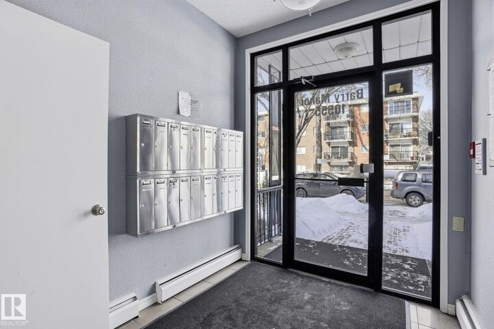 Property Photo: 10555 83 Avenue NW 202 AB T6E 2E1