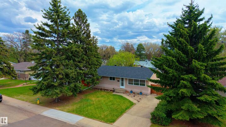 Property Photo: 15241 85 Avenue NW AB T8R 3Z8