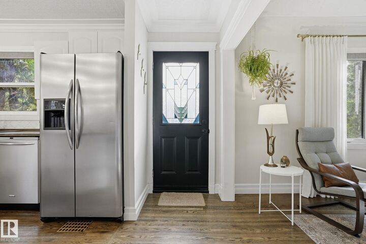 Property Photo: 4 Langley Dr AB T8L 2L5