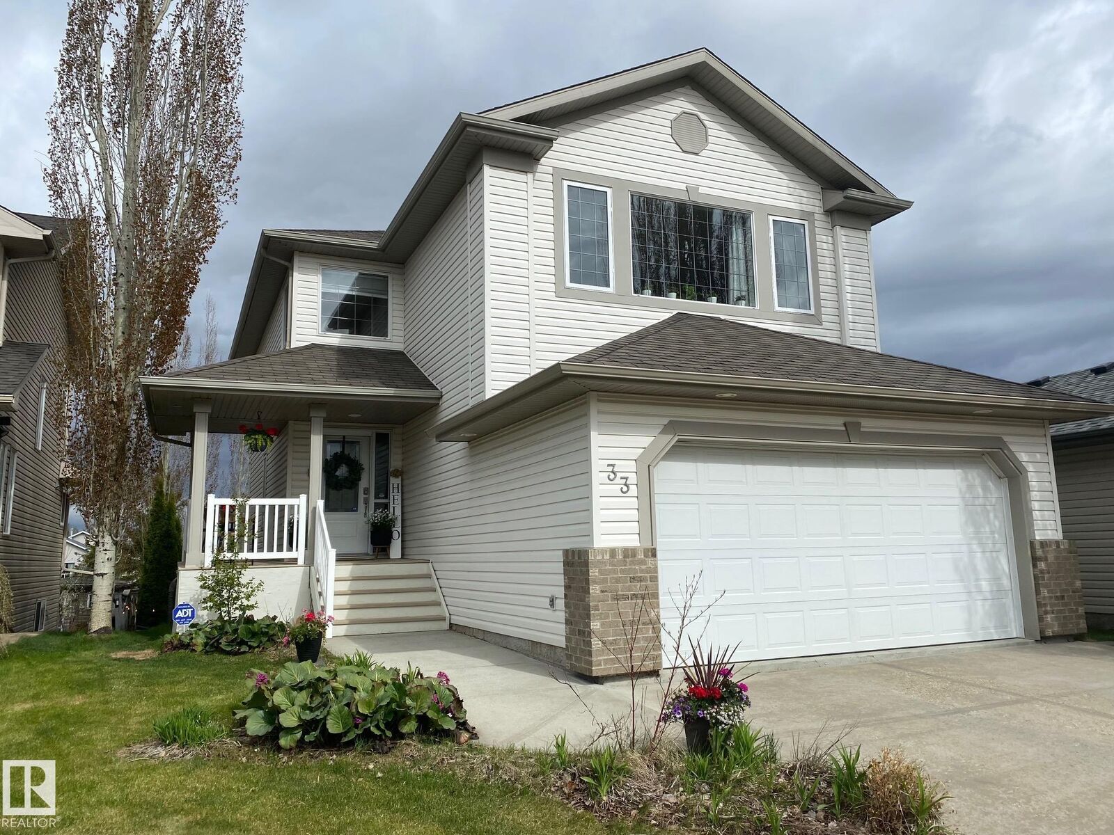 Property Photo:  33 Grayridge Crescent  AB T7Z 2Z3 