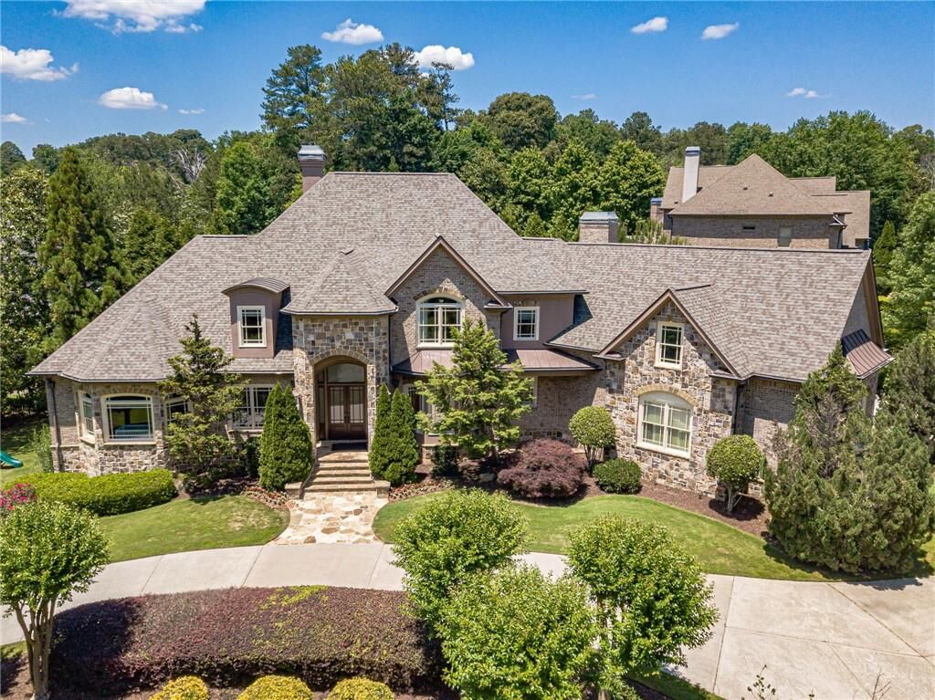 Property Photo: 730 Glenairy Drive GA 30328