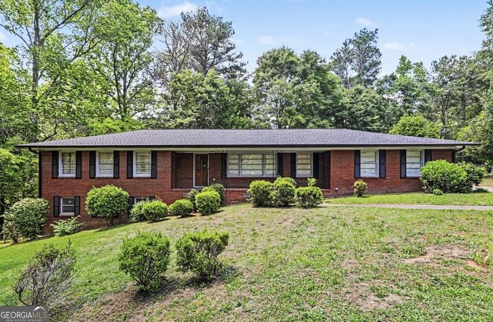 Property Photo:  14 N Poplar Street  GA 30213 