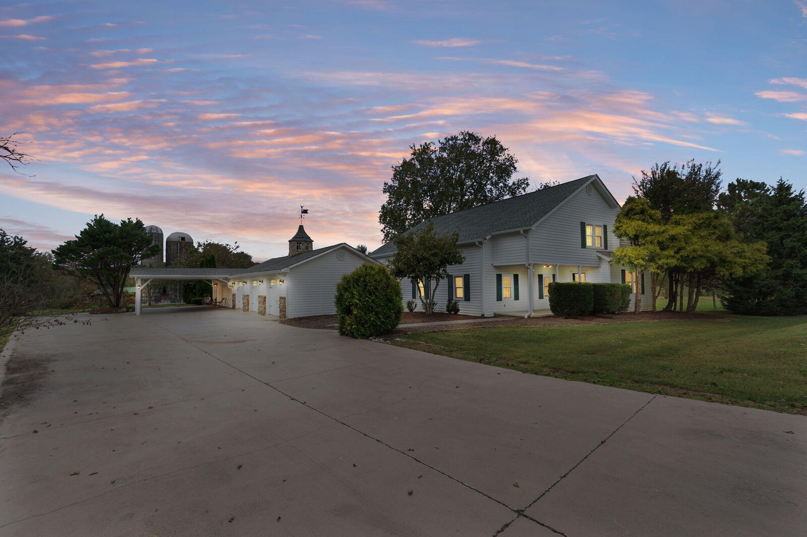 Property Photo: 852 County Road 422 TN 37329