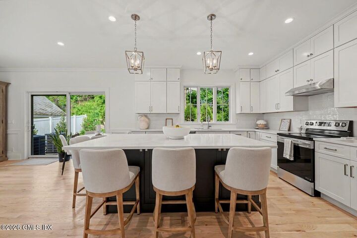 Property Photo:  185 S Water Street South  CT 06830 