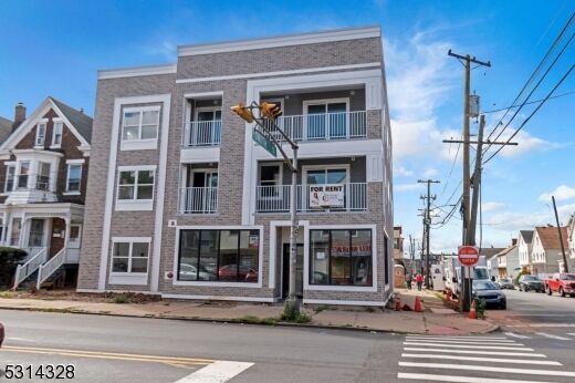 Property Photo: 862 E Jersey St 2 NJ 07201