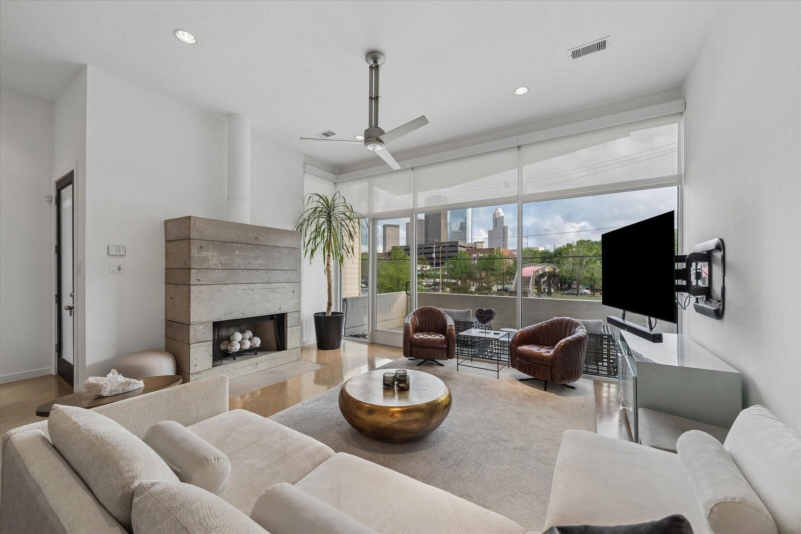Property Photo:  1804 N Memorial Way A  TX 77007 