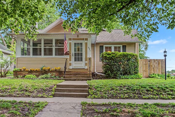 Property Photo:  521 Tama Street  IA 50036 