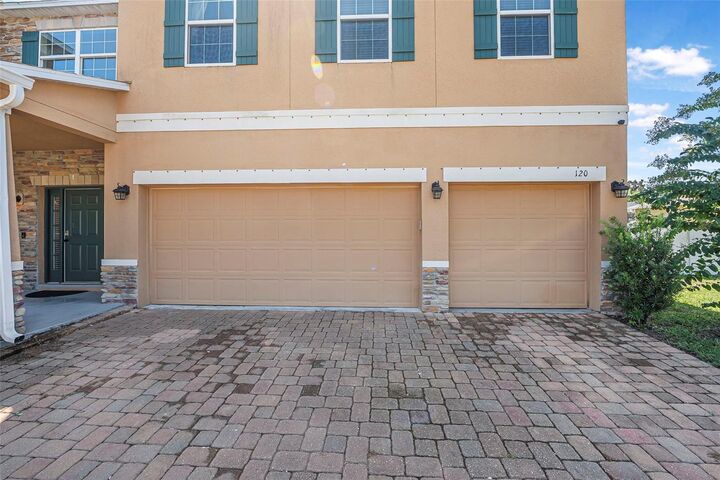 Property Photo:  120 Los Arbor Drive  FL 32724 