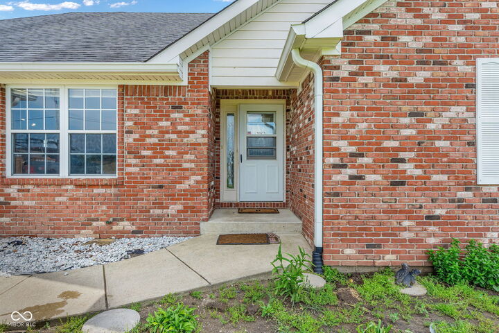 Property Photo:  965 W Pearl Street  IN 46181 