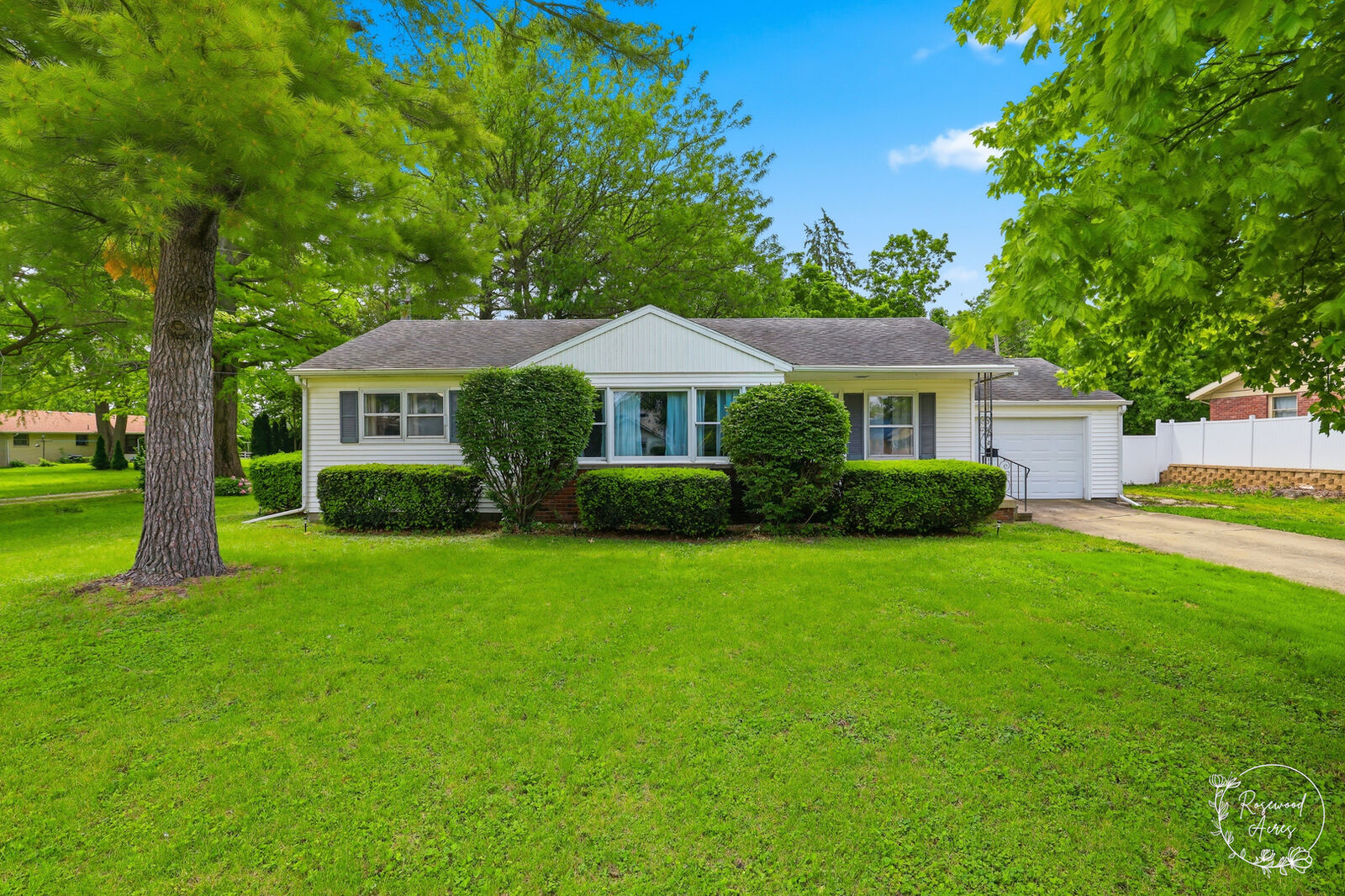Property Photo: 602 E 2nd Street IL 60938