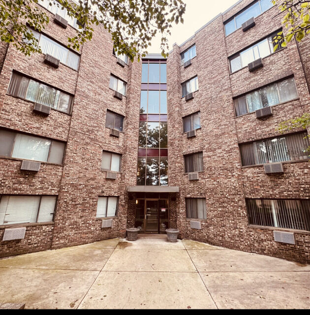 Property Photo:  5306 N Cumberland Avenue 507  IL 60656 
