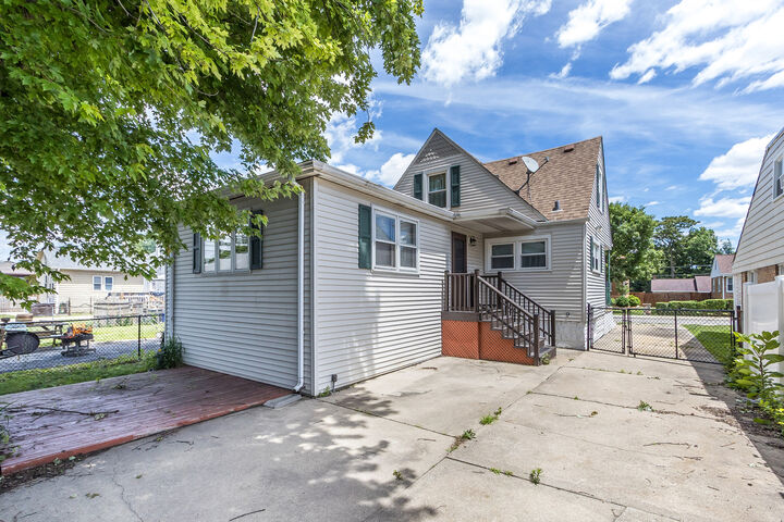 Property Photo:  4024 Gage Avenue  IL 60534 
