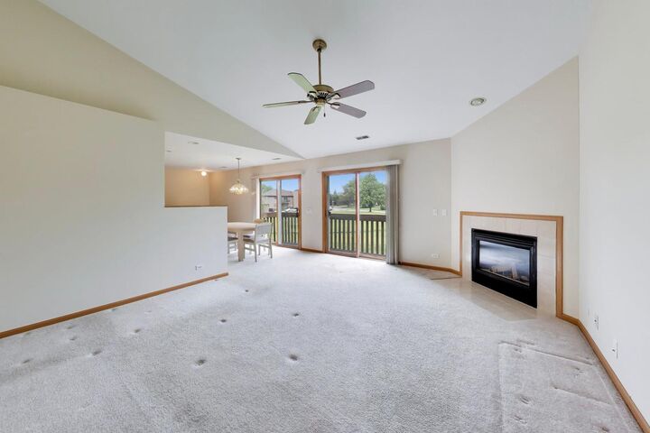 Property Photo:  365 Stonington Place 365  IL 60177 