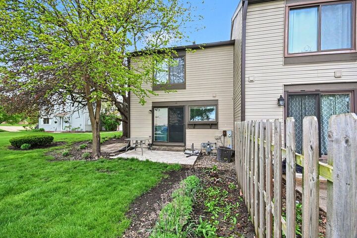 Property Photo:  554 Alton Court  IL 60188 