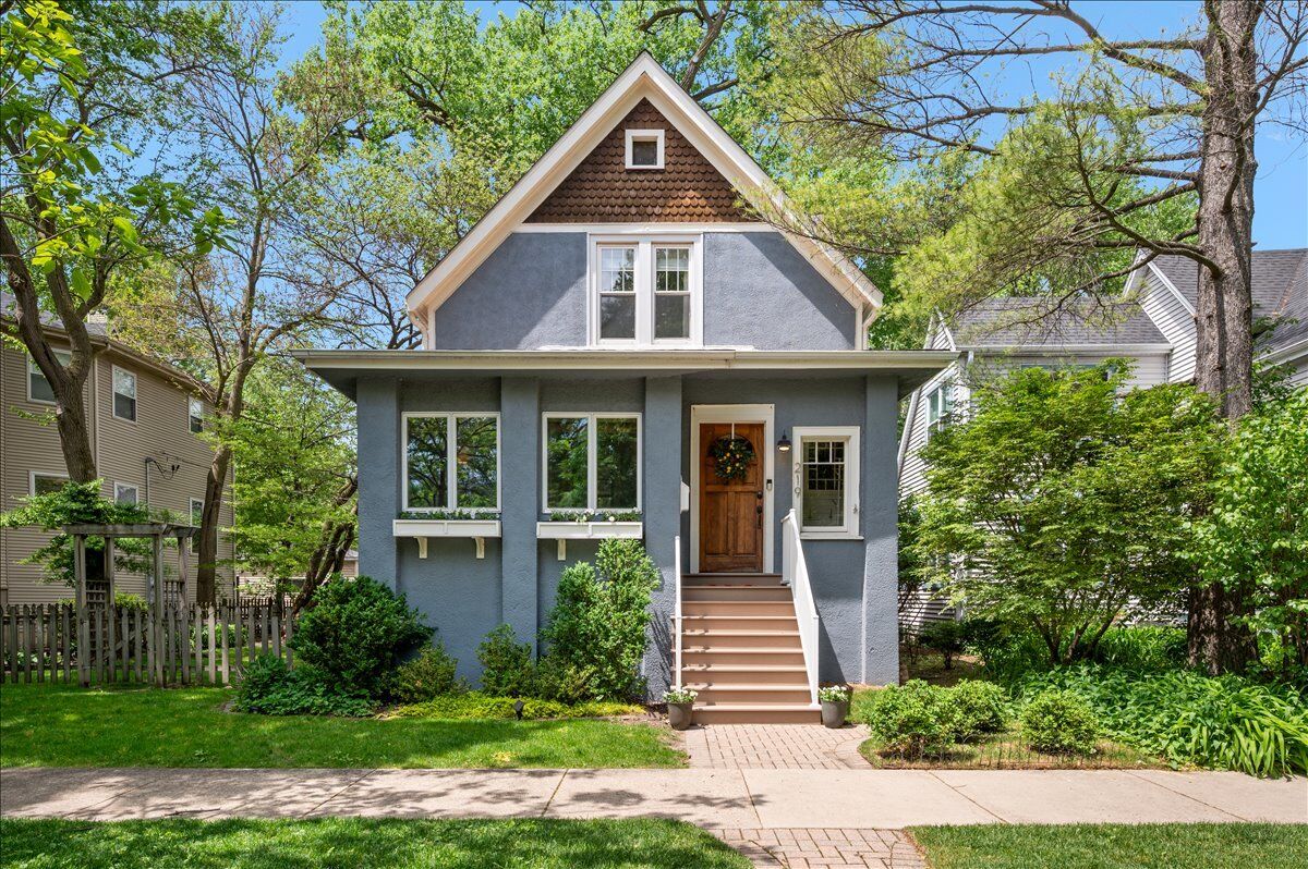 Property Photo: 219 Catalpa Place IL 60091