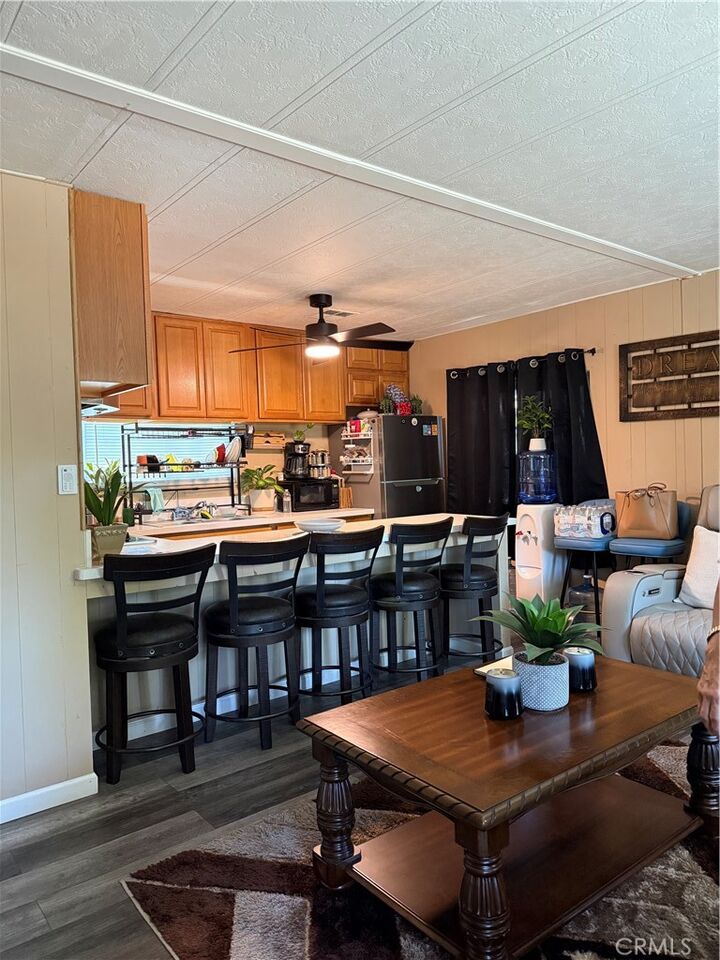 Property Photo:  