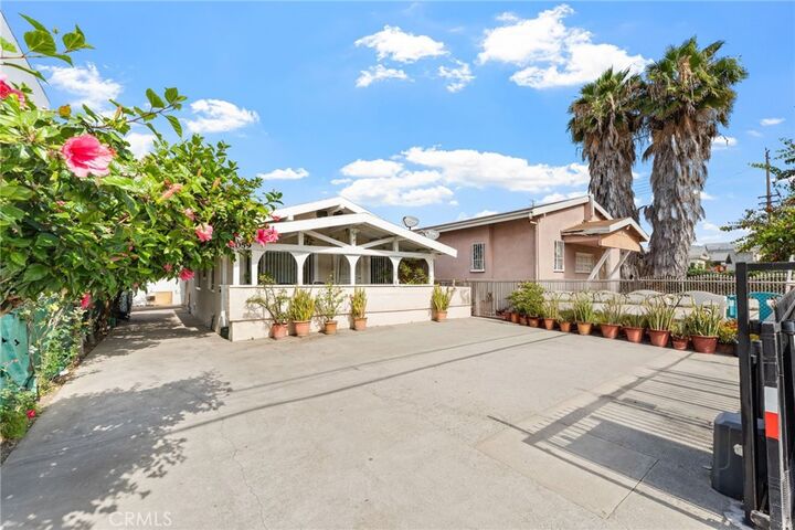 Property Photo: 1059 N Wilton Place CA 90038