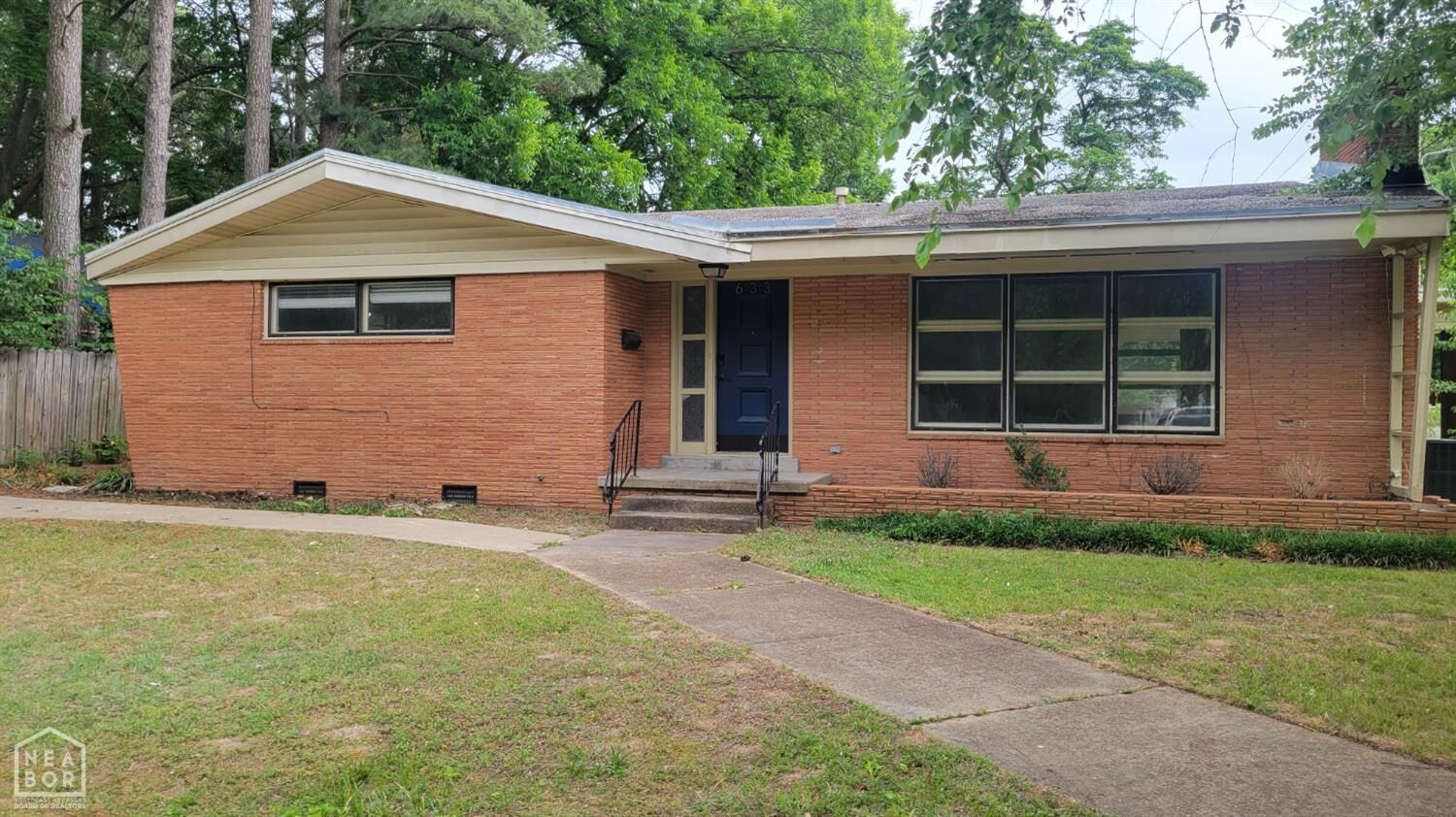Property Photo:  633 W College Avenue  AR 72401 