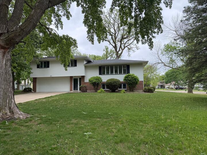 Property Photo:  1609 Gateway Drive  MN 56007 