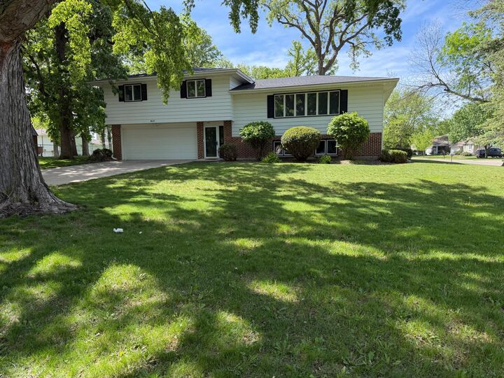 Property Photo:  1609 Gateway Drive  MN 56007 