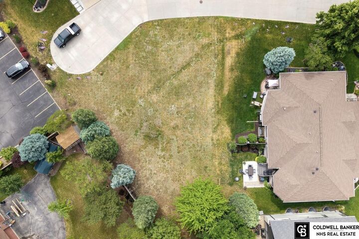 Property Photo: 2917 Park Place Court NE 68506