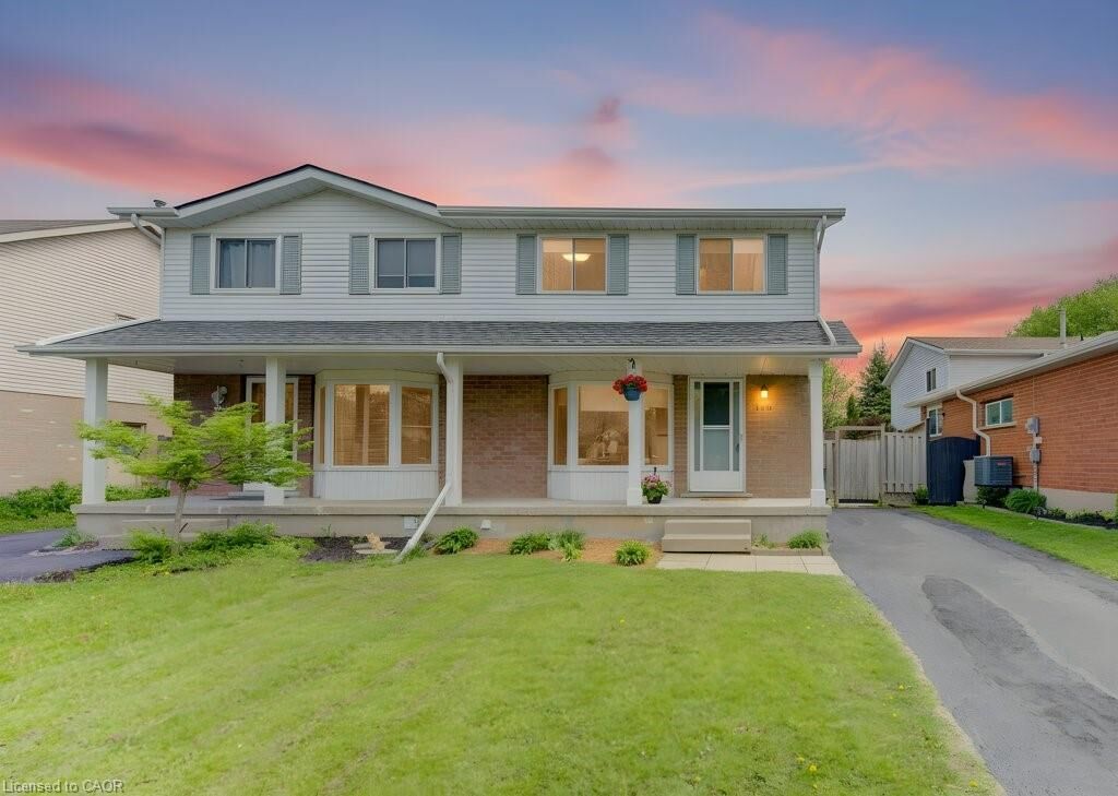 Property Photo: 603 Pinerow Crescent B ON N2T 2K6