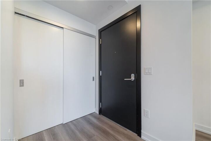 Property Photo:  5 Wellington Street S 1407  ON N2G 0E3 