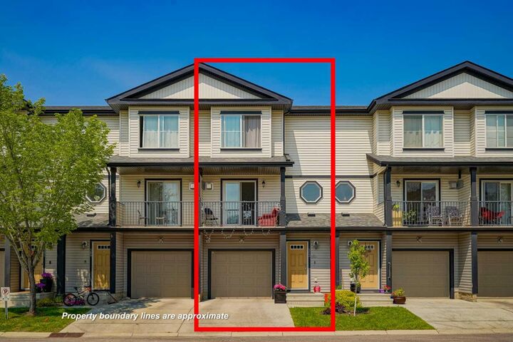 Property Photo:  313 Copperpond Landing SE  AB T2Z 1G6 