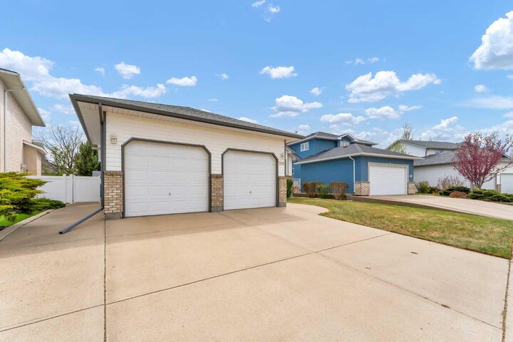 Property Photo:  208 Perry Crescent NE  AB T1C 1X3 
