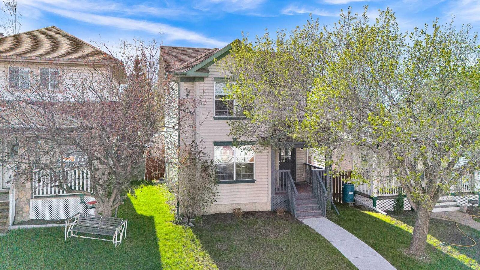 Property Photo:  159 Hidden Way NW  AB T3A 5S7 