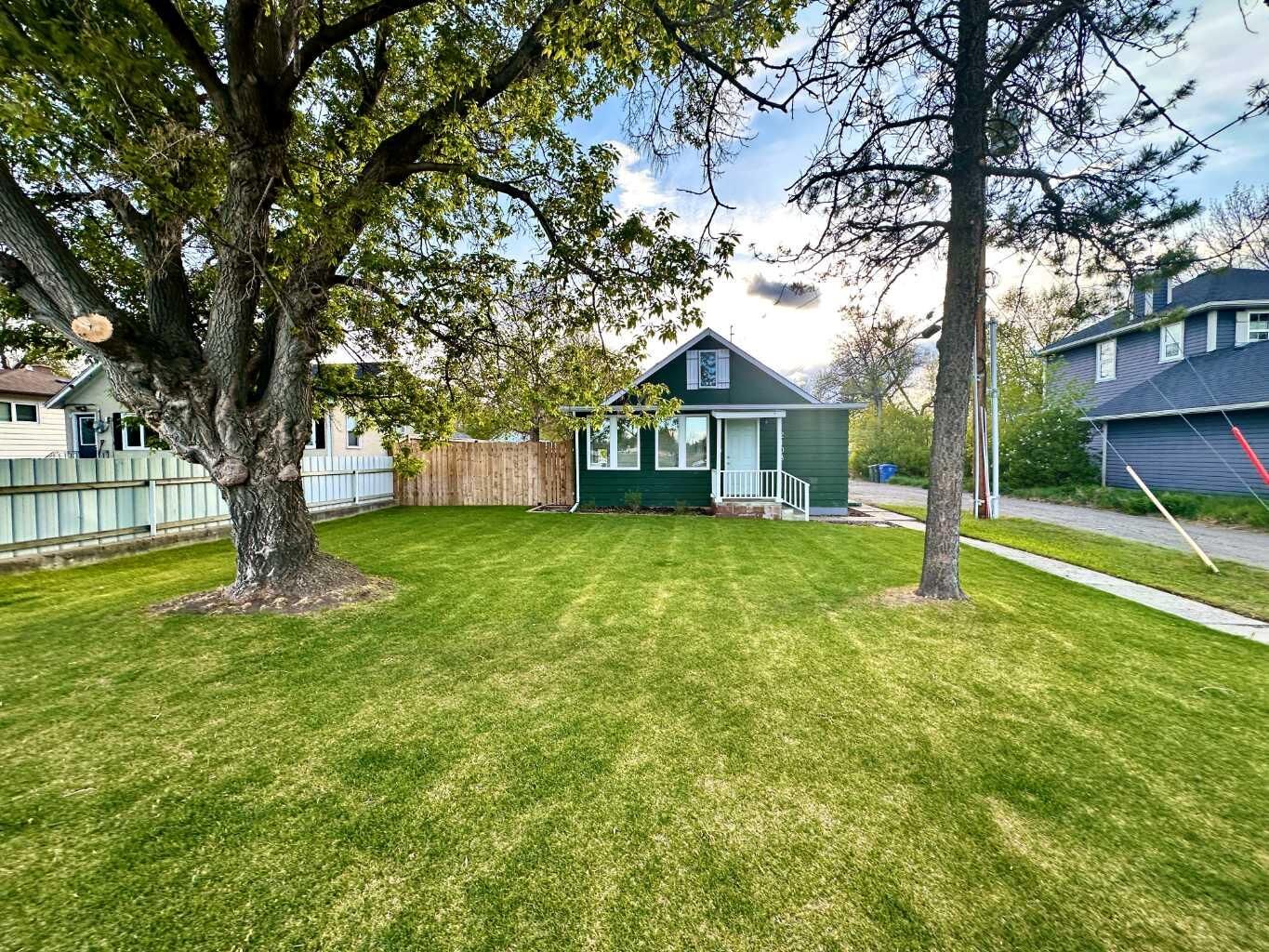 Property Photo: 2108 15 AB T1M 1E4