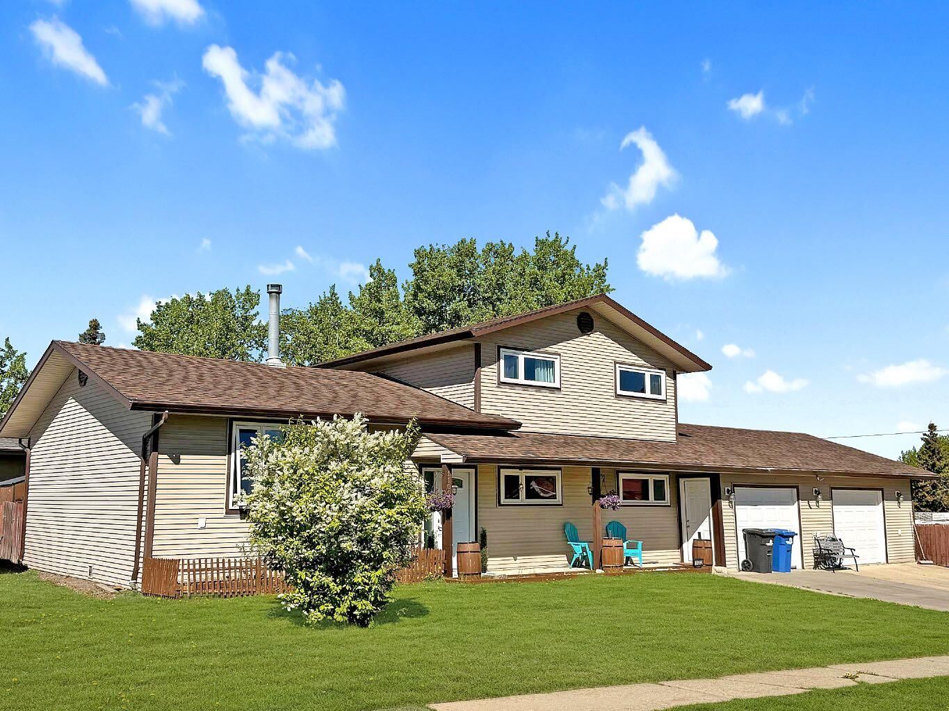 Property Photo: 11002 Hoppe Avenue AB T0E 0Y0