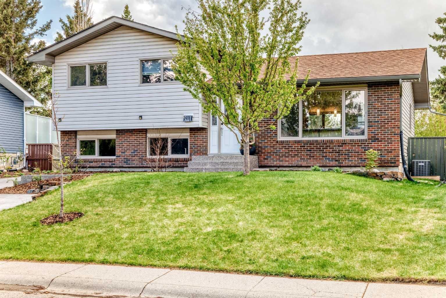 Property Photo: 211 Oakridge Place SW AB T2V 1V2