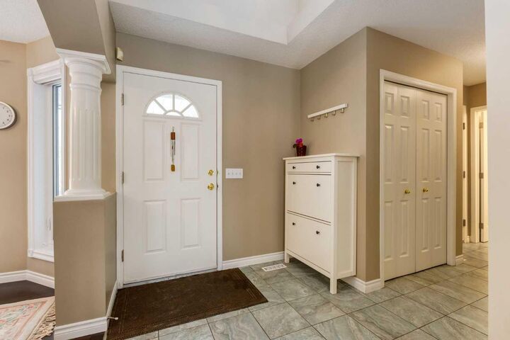 Property Photo:  331 Sierra Madre Court SW  AB T3H 3G7 