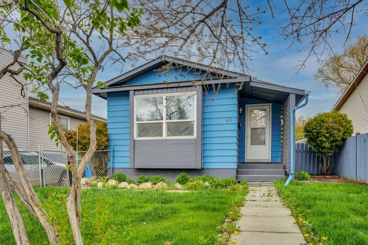 Property Photo:  44 Falmead Road NE  AB T3J 1G8 