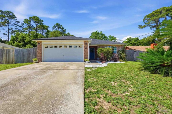 Property Photo: 5066 Evergreen Dr FL 32563