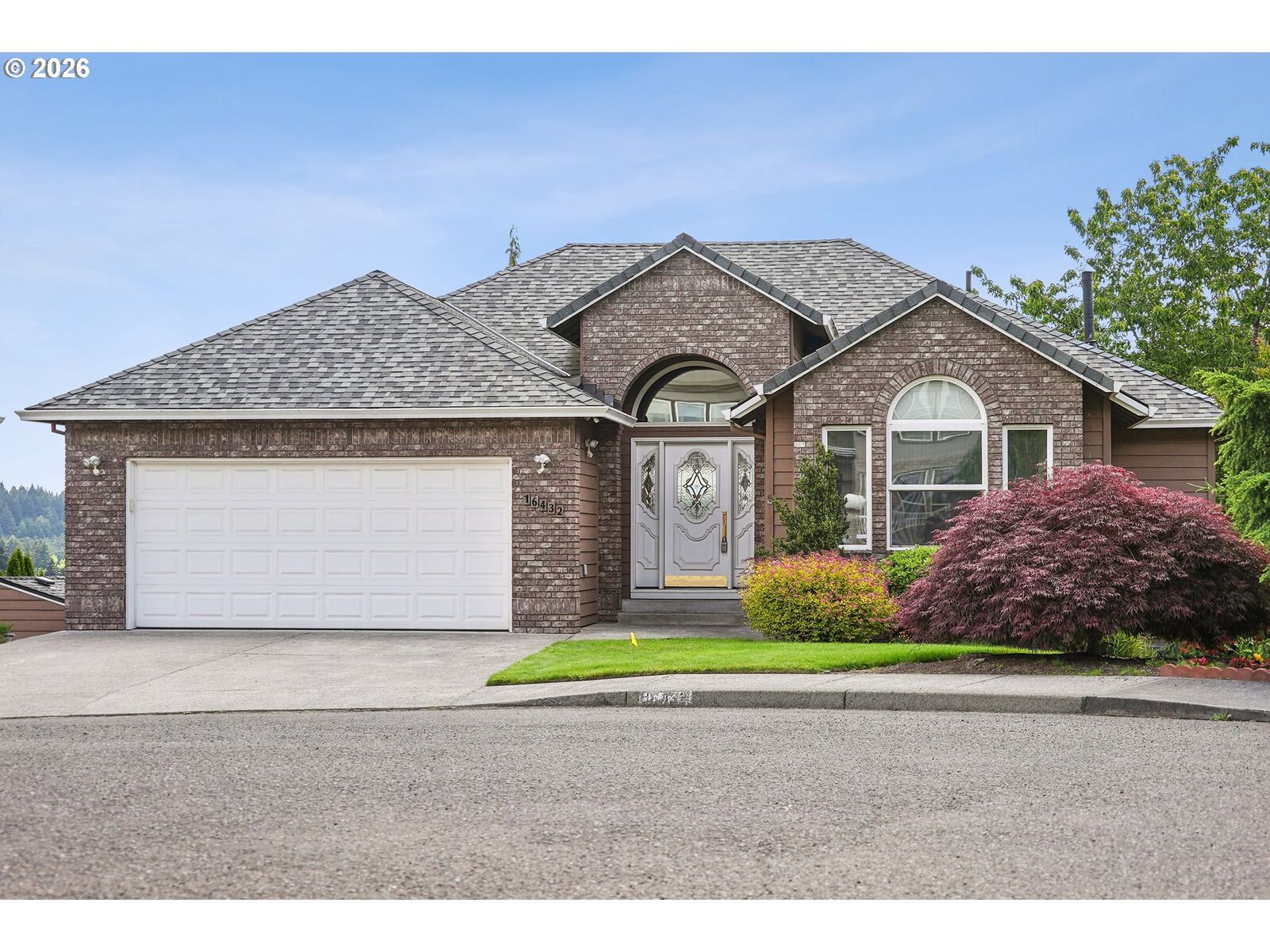 Property Photo: 16432 SE Meadowland Ct OR 97236