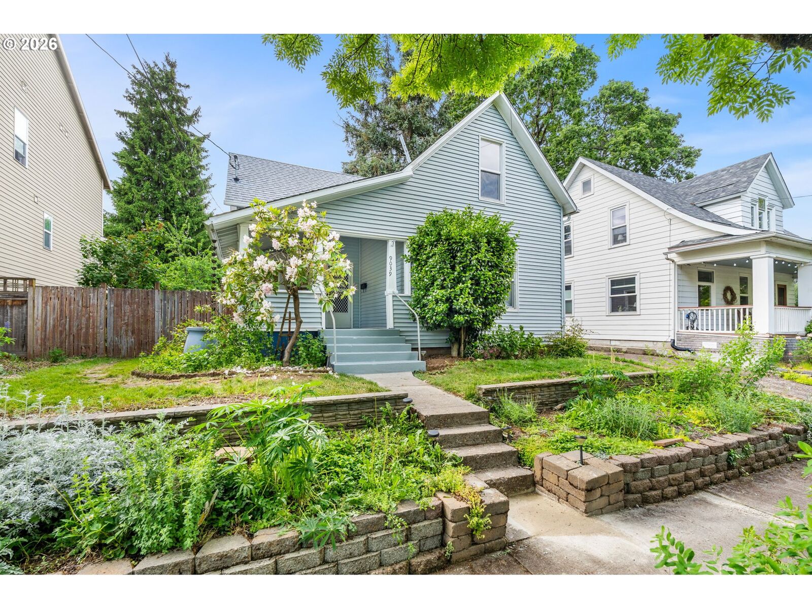 Property Photo: 9039 N Richmond Ave OR 97203