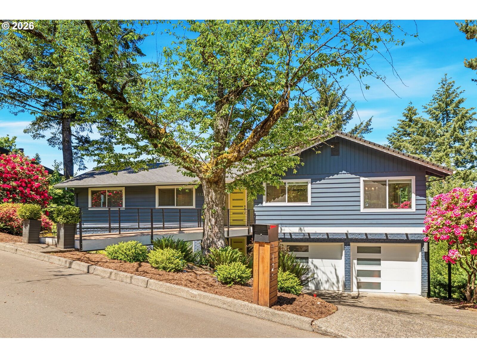 Property Photo: 1121 Devon Ln OR 97034
