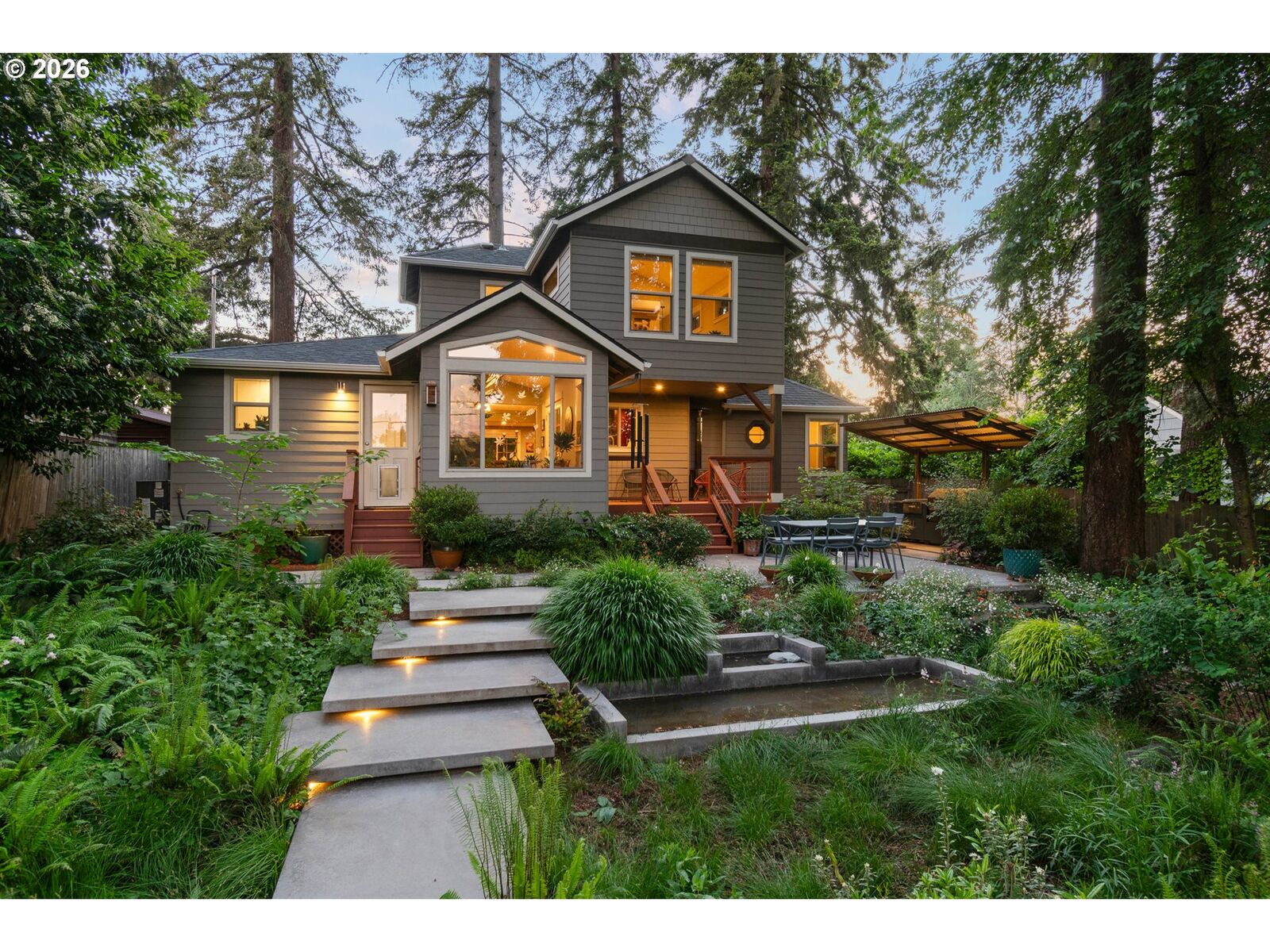 Property Photo:  2051 Madison St  OR 97405 
