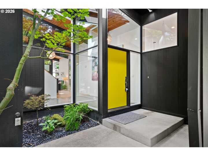 Property Photo: 5330 SW Westdale Dr OR 97221