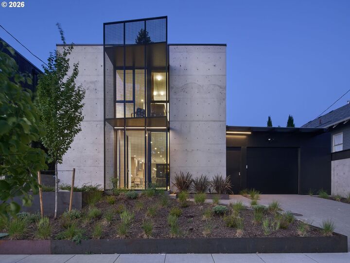 Property Photo: 3126 SE 36th Ave OR 97202