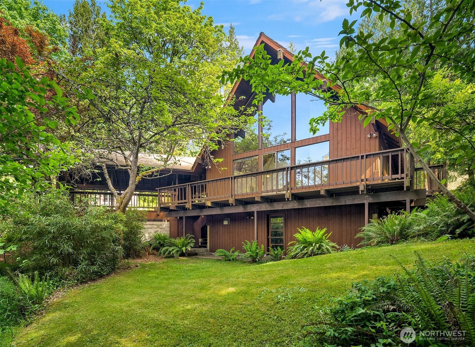 Property Photo:  5709  80th Avenue SE  WA 98040 